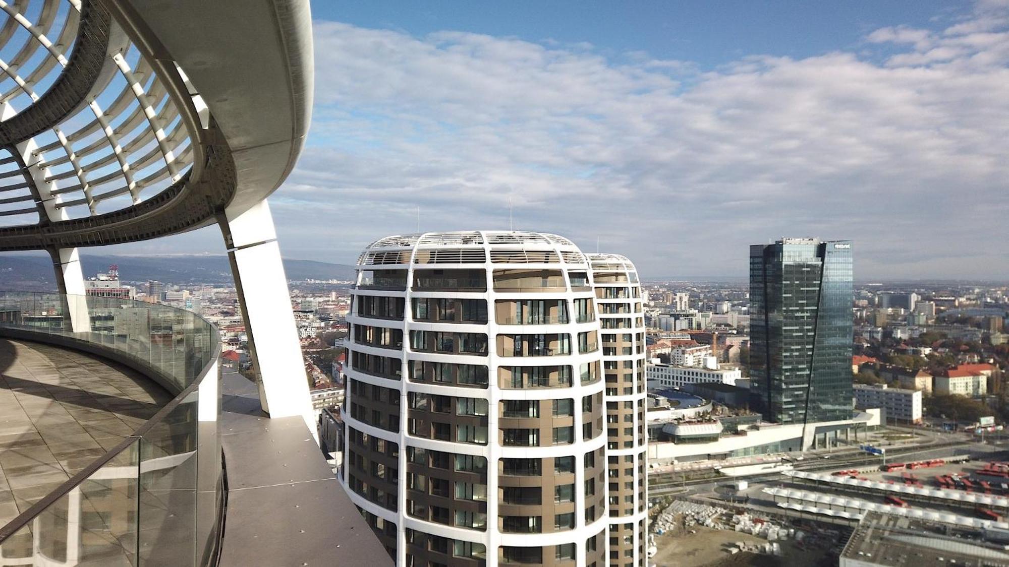 Skypark, Luxusny S Parkovanim Vo Vyske *